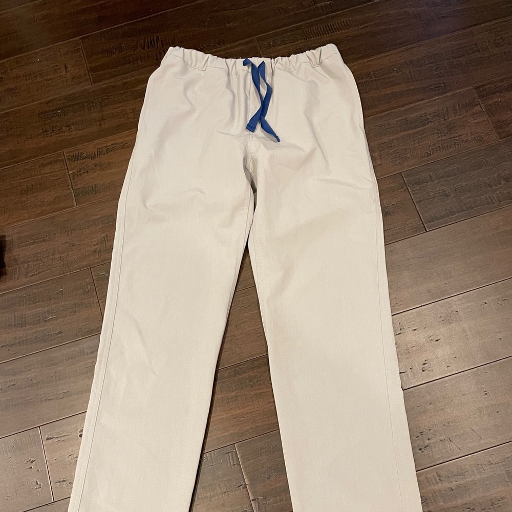 Men’s cement figs scrub pants